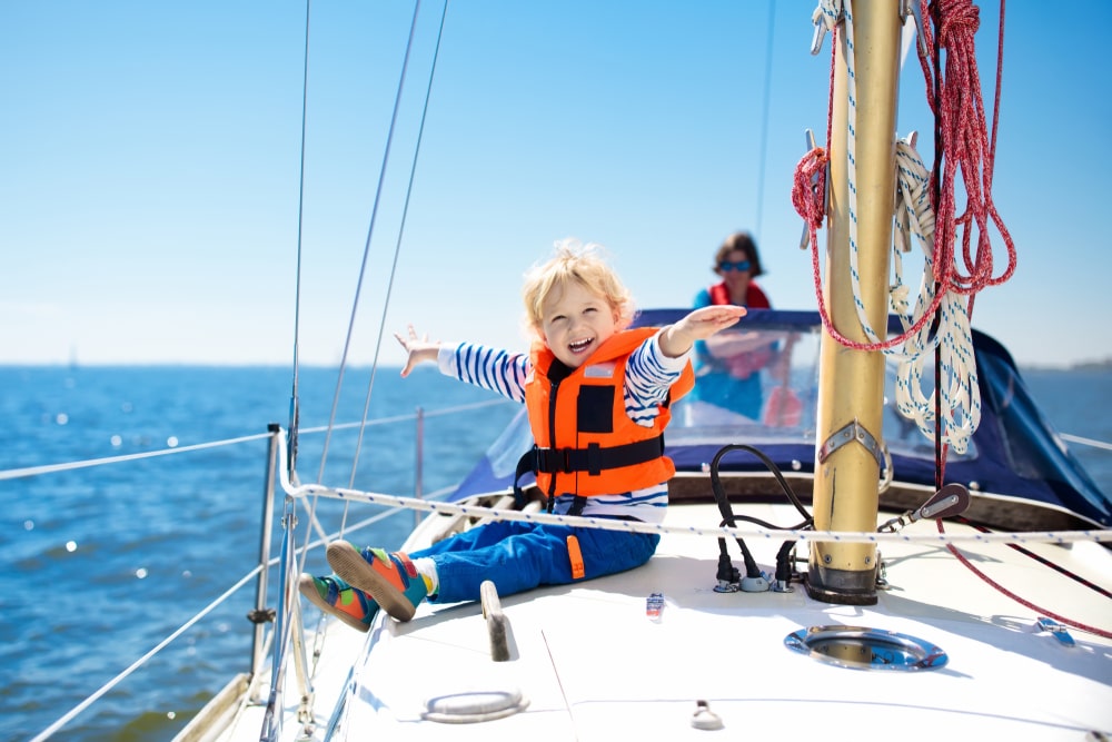 Die Top 5 Destinationen für Familienurlaube auf einem Boot 1 sailing with kids family holiday