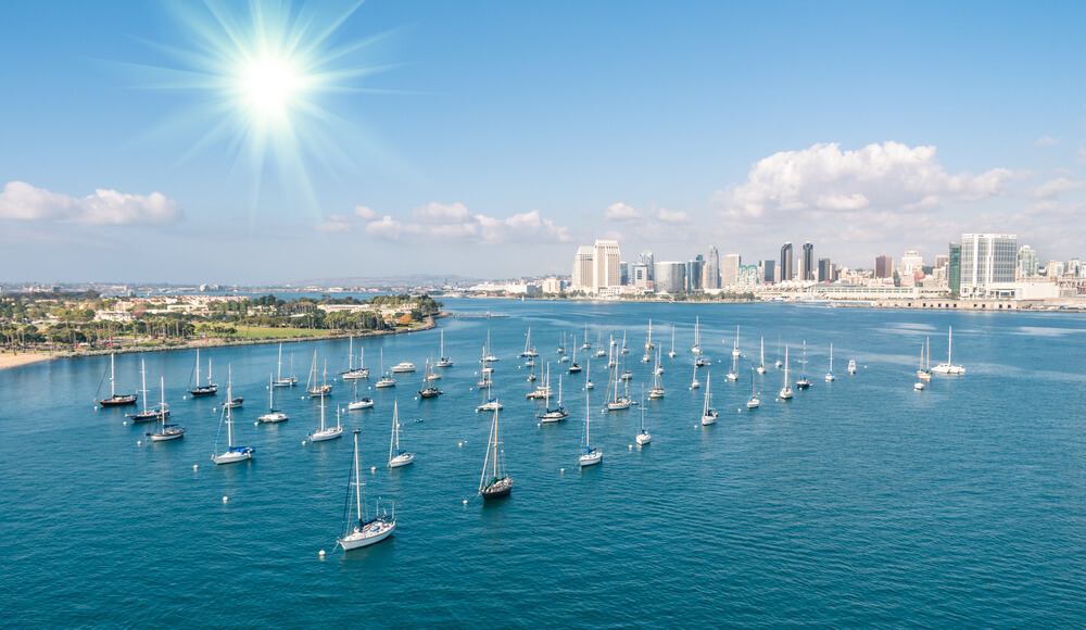 The Best Places for Sailing in the US: 8 Amazing Holiday Destinations 1 You can see the skyline of San Diego, California, and a lot of boats anchoring in front of the city
