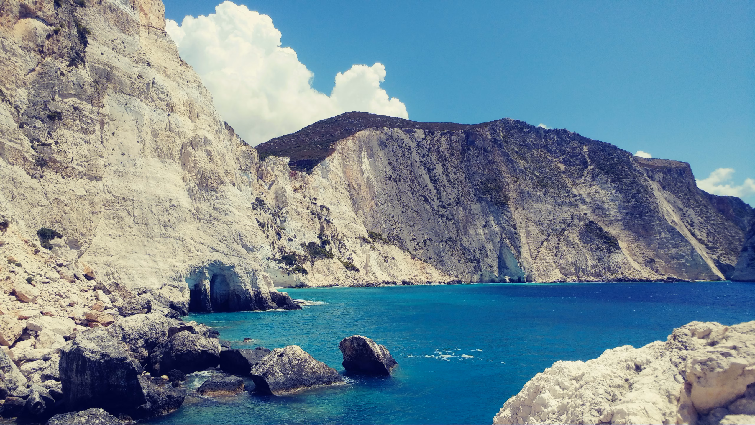 Geschützte Bucht im Ionischen Meer - Yacht Charter mit Borrow A Boat